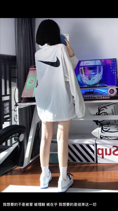 超大车头灯小姐姐